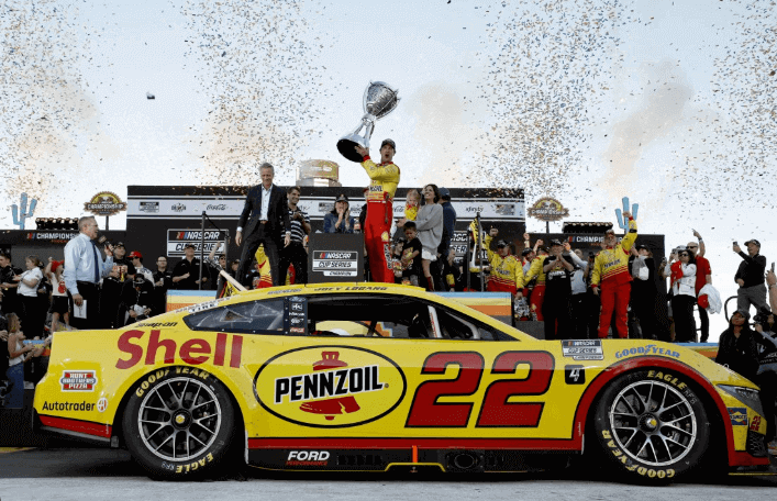 조이 로가노, NASCAR의 젊은 챔피언