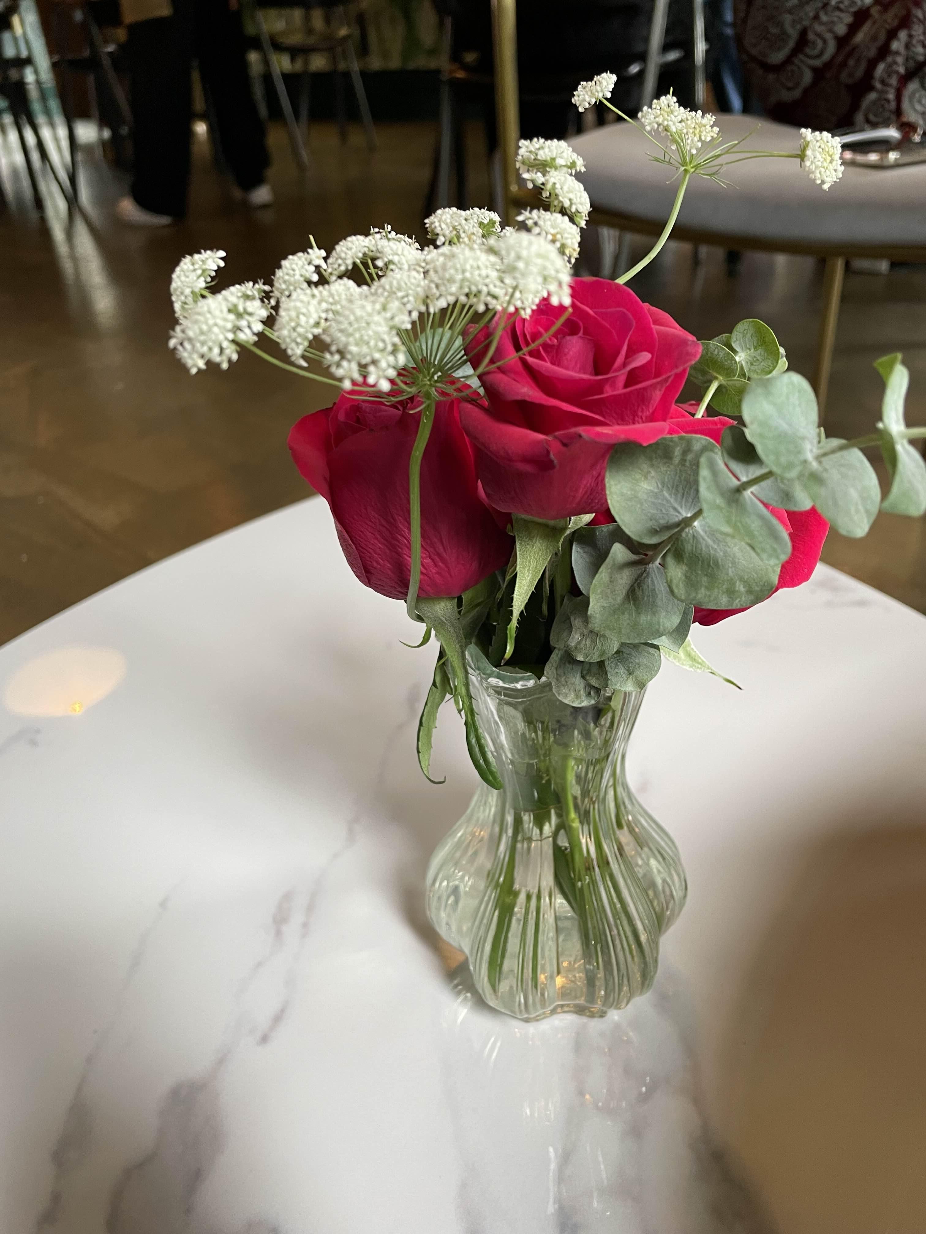 카페 테이블 생화장식