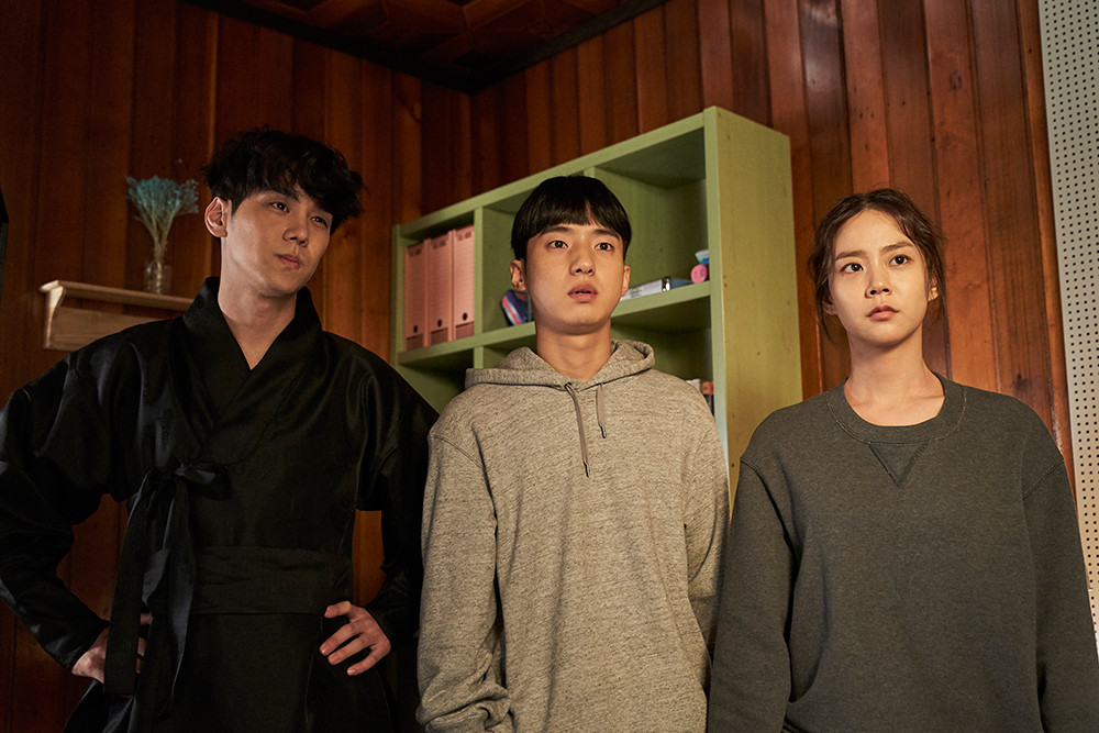 영화 쇼미더고스트 ott 누적관객수 정보 출연진 줄거리 결말 후기 및 평점