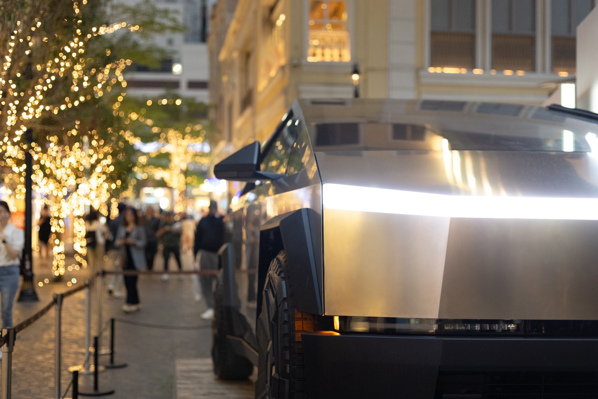 머스크가 극찬한 테슬라 사이버트럭, 드디어 한국 상륙! 가격&middot;출시일&middot;성능 총정리 관련 사진