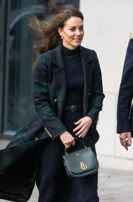 영국 왕세손비 케이트 미들턴(Kate Middleton)이 멀버리의 열렬한 팬이라는 사실은 브랜드에 큰 인기를 더해주었습니다.