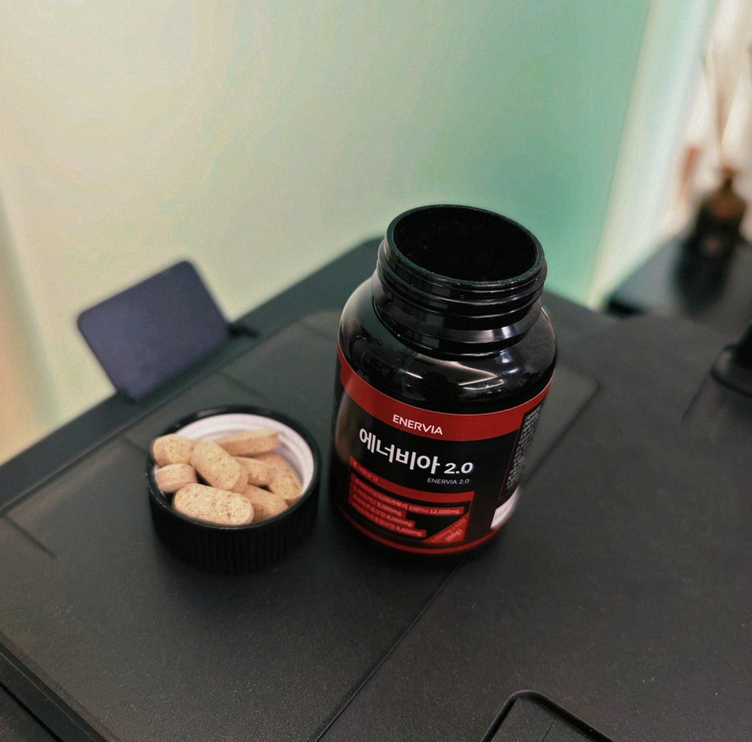 enervia 2.0 bottle unboxing on desk