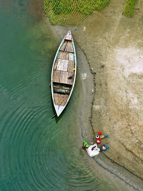 방글라데시 강 위에 보트 사진