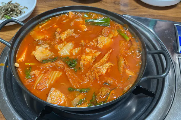 생생정보 기다려야 제맛 통고기 김치찌개