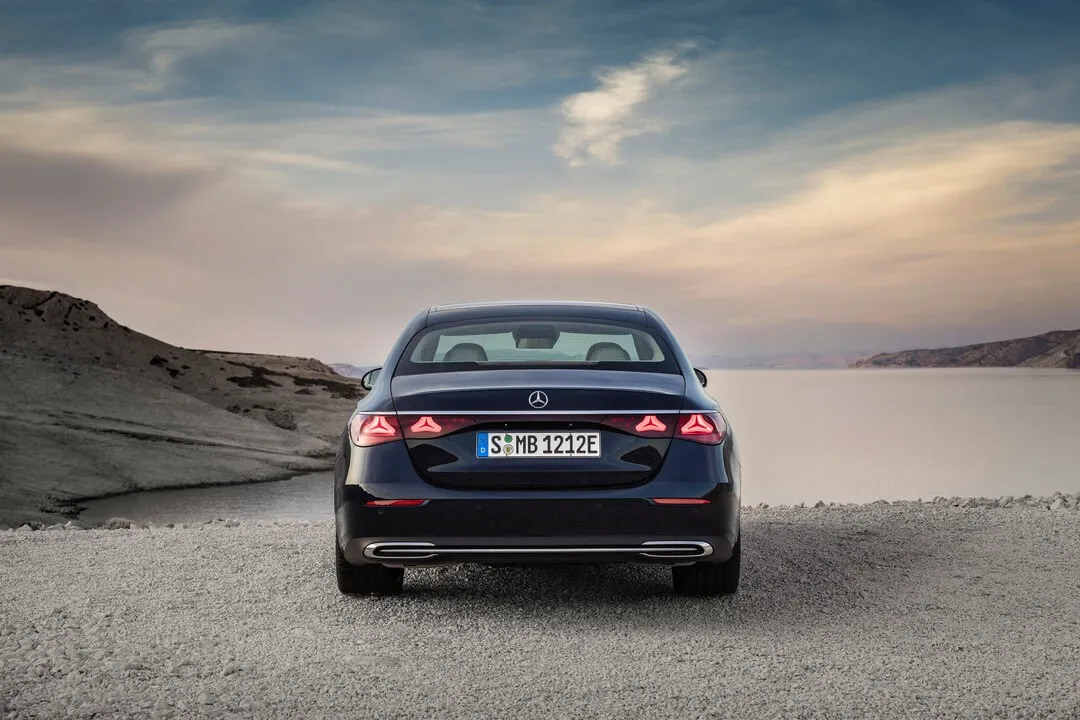 신형 E클래스 후면