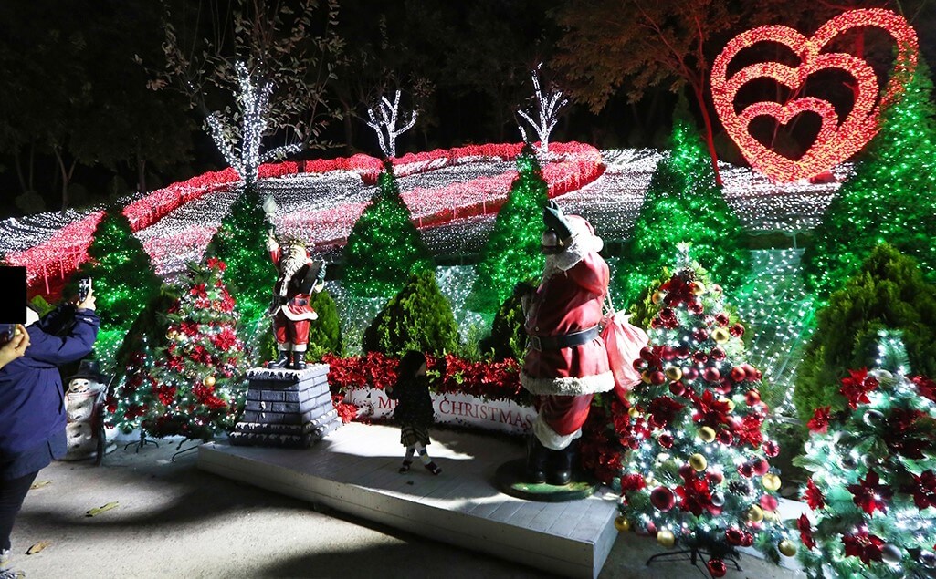 청도 프로방스 빛축제에서는 산타마을 빛축제도 함께 열립니다.