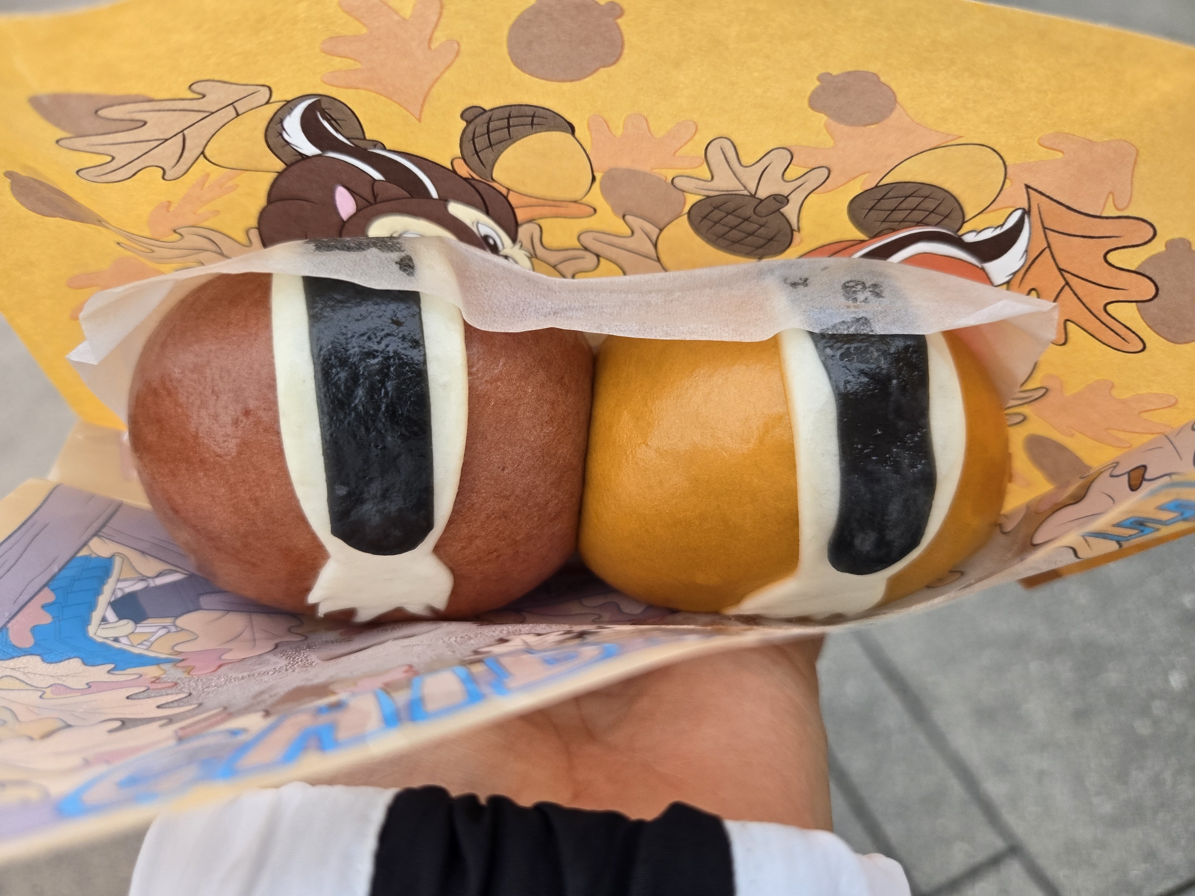 Chip's Dale Buns(Tomato Chicken & Sweet Potato)
도쿄 디즈니랜드의 토마토 치킨 맛 & 고구마 맛 찐빵