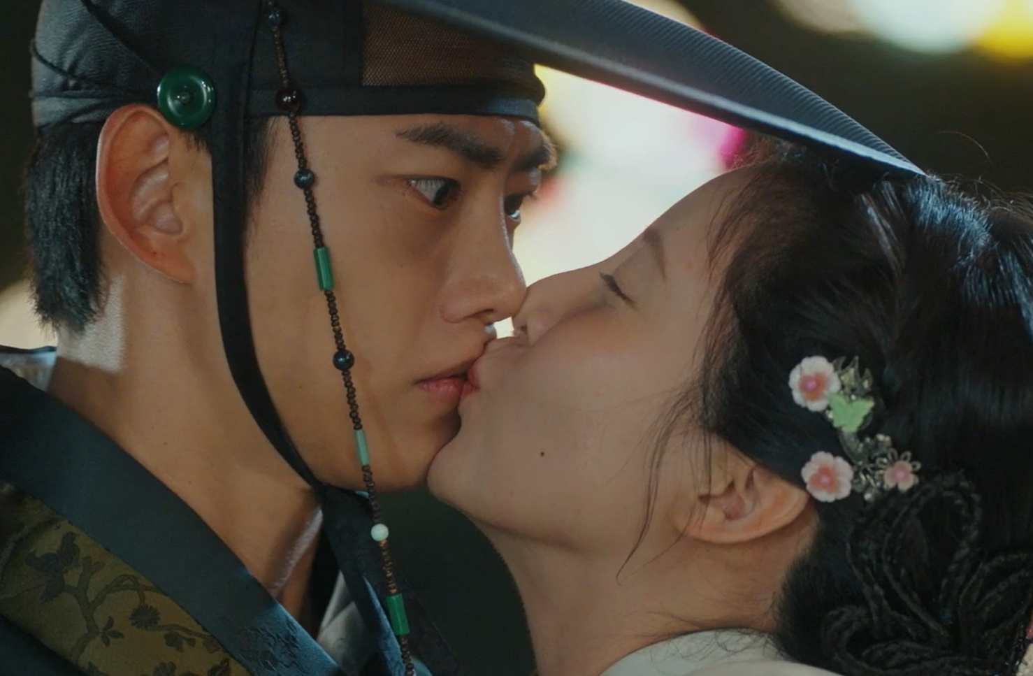 남주의 첫날밤을 가져버렸다