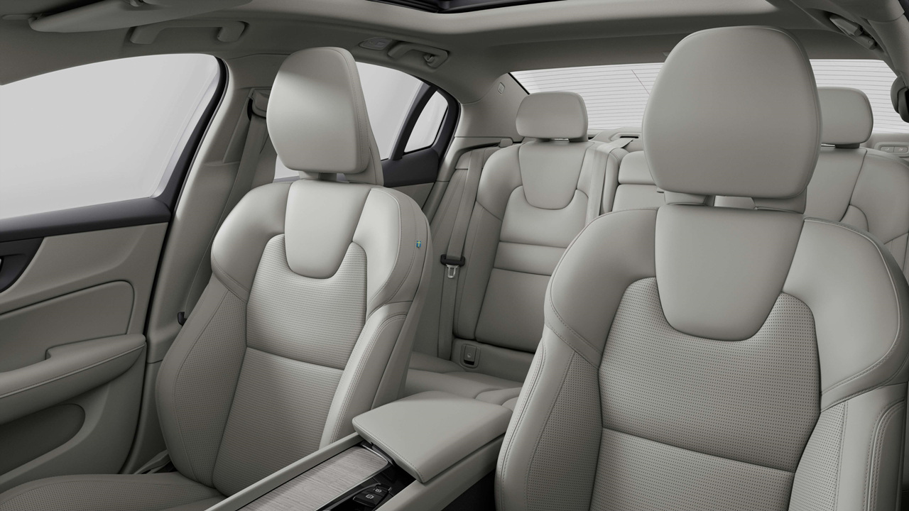 24년형 볼보S60 모델 실내 1열 좌석 시트 사진 그레이시트