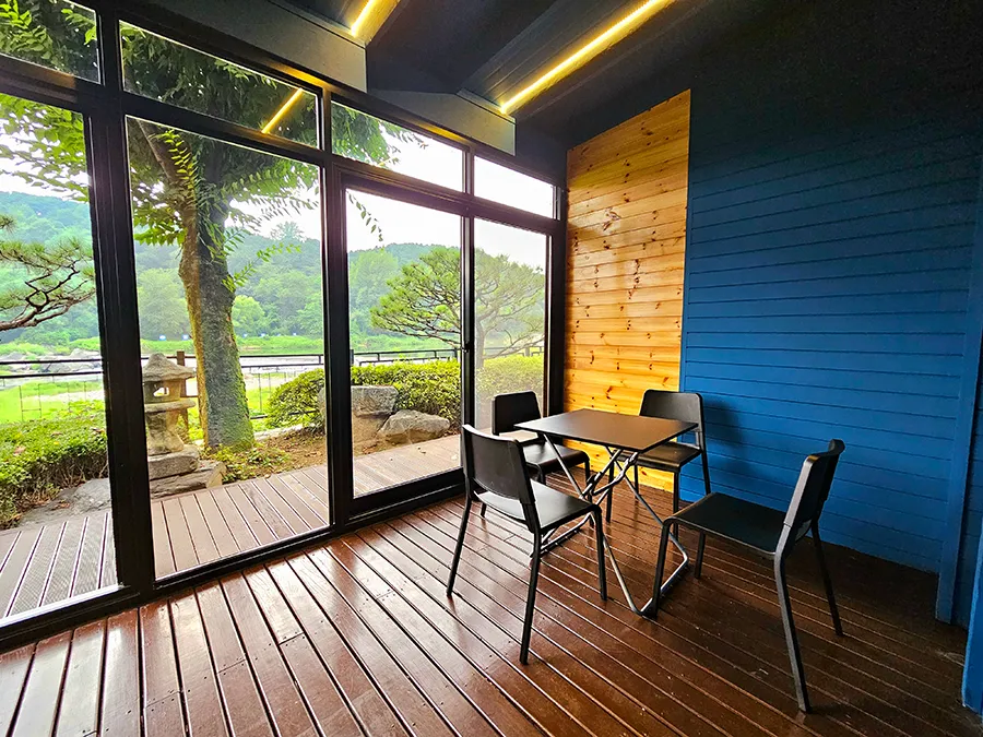 경기도-양평-쉐라빌호텔-가족탕이-있는-패밀리룸-테라스