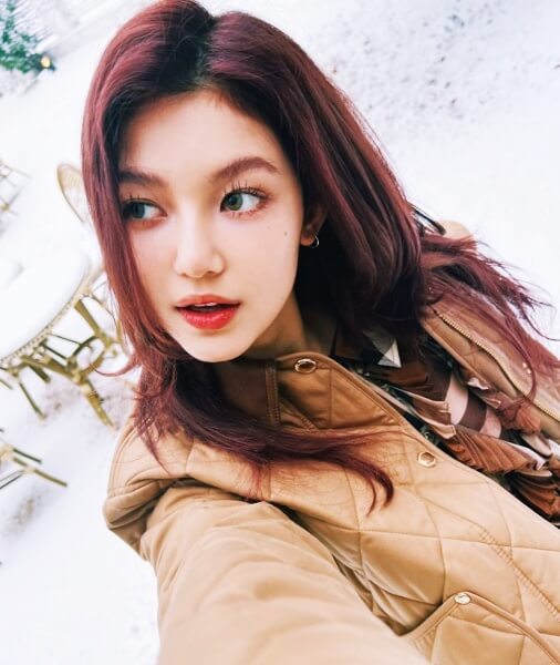 갈색점퍼-입은-뉴진스-다니엘