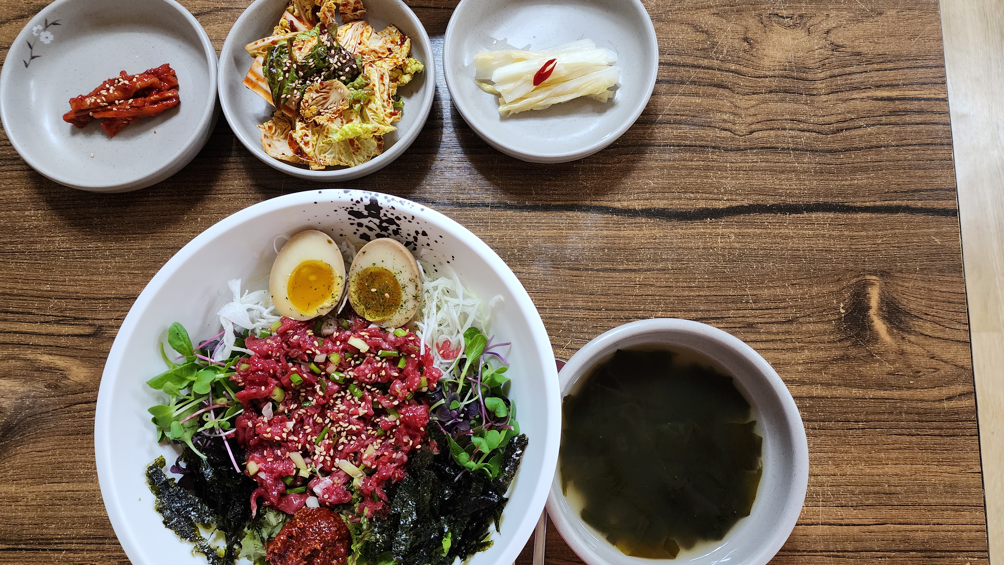 반시 육회 비빔밥 구성