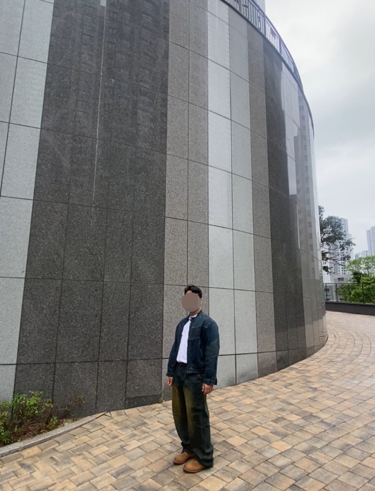 데일리룩(2024. 5. 6.) 디미트리블랙 VLAD 워시드 데님 바이커 자켓, 폴로 기본 반팔 티셔츠, 디미트리블랙 와이드 데님 팬츠, 레드윙 아이언레인저 스웨이드 호손 뮬스키너