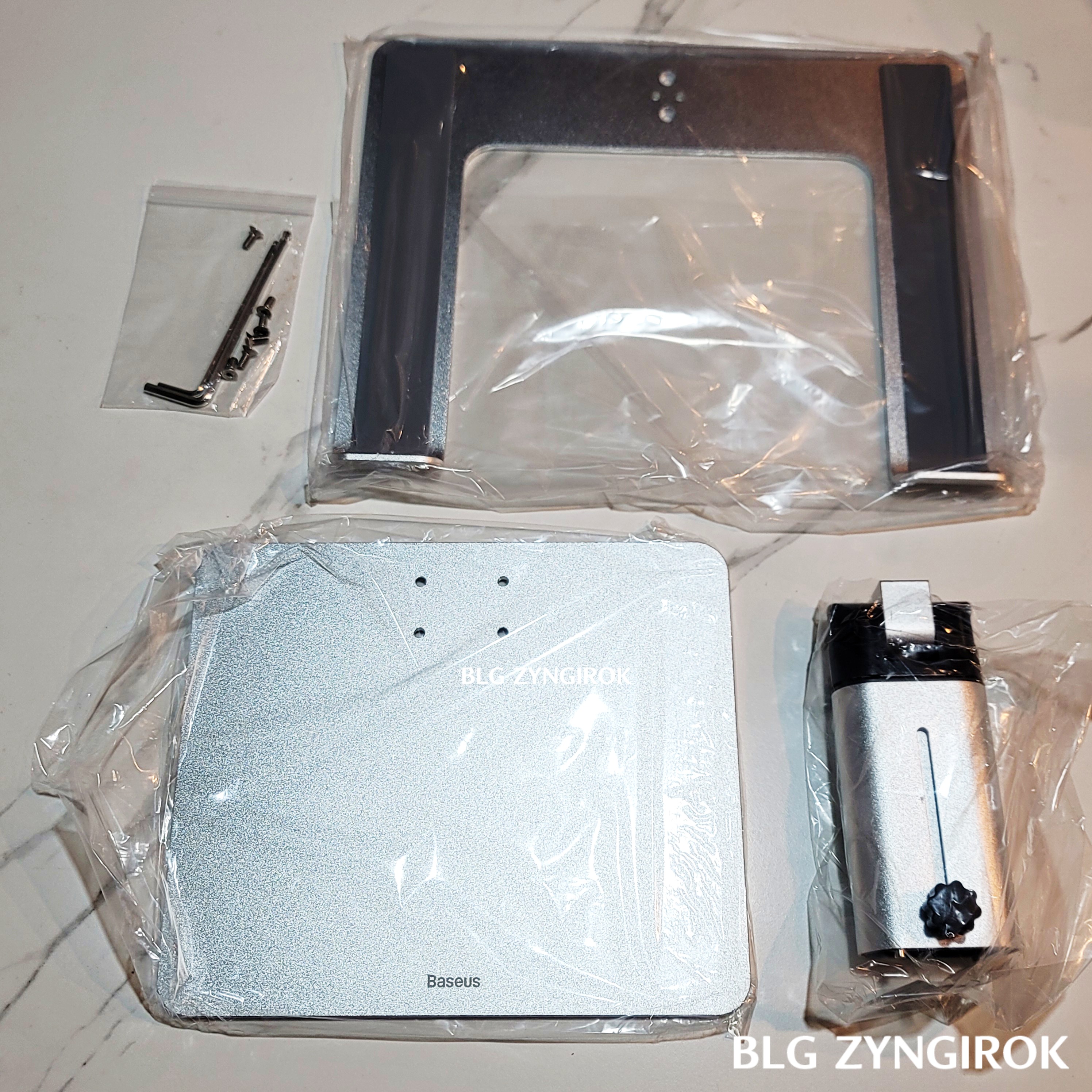 Baseus 노트북 거치대 구성품 모습이다.