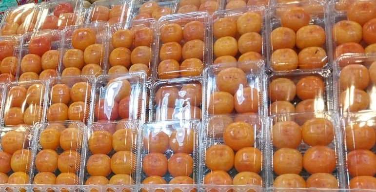 투명 팩에 담겨 진열된 청도 반시 연시