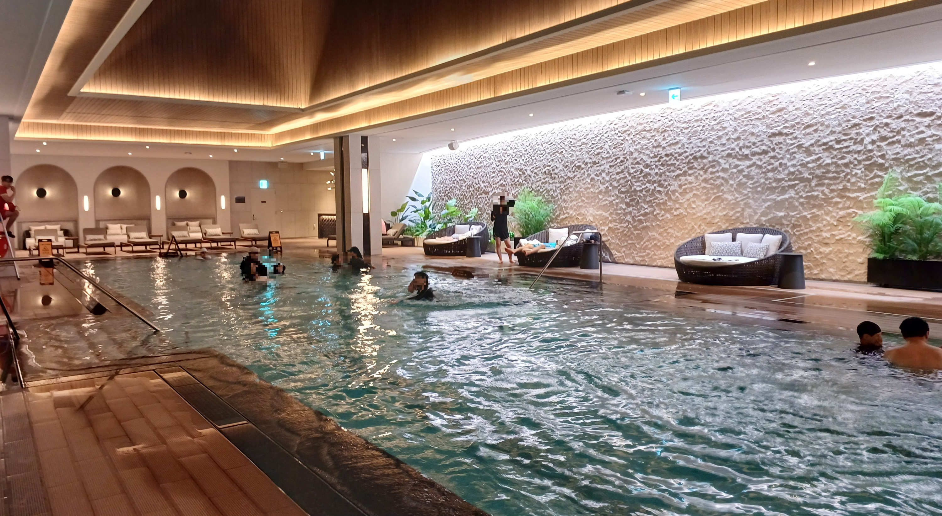 호캉스-호텔수영장-8