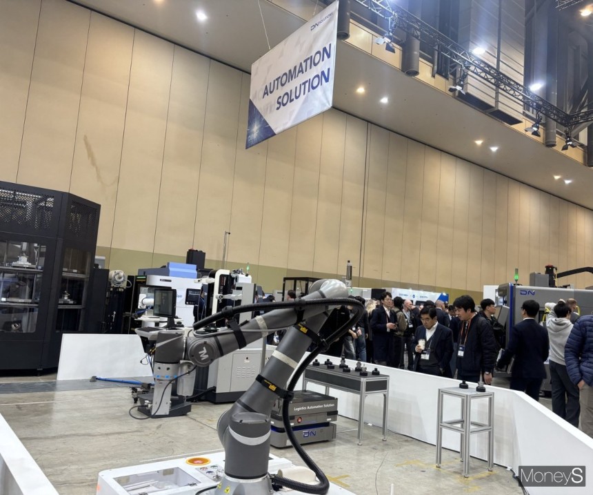 DIMF 전시회의 자동화 솔루션 기술 전시 부스.