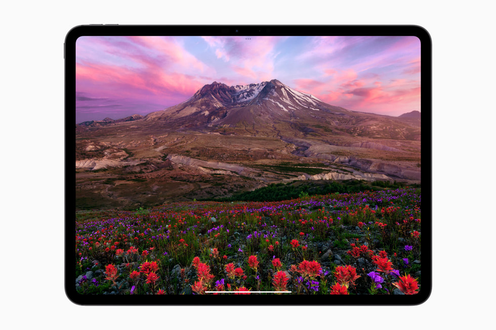 두 사이즈 모두 최첨단 탠덤 OLED 기술로 설계되어 한계를 돌파한 새 Ultra Retina XDR 디스플레이를 갖추고 있다.