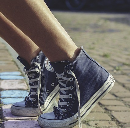 스니커즈 리셀 시장 공략법: 한정판 운동화는 왜 가격이 오를까?