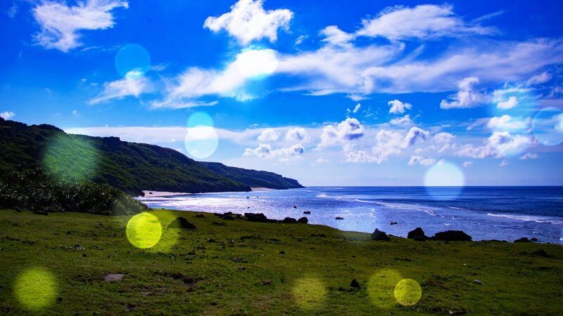 구름이-있는-푸르른-하늘풍경