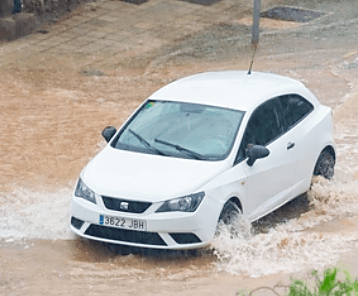 물살을-가르는-차량