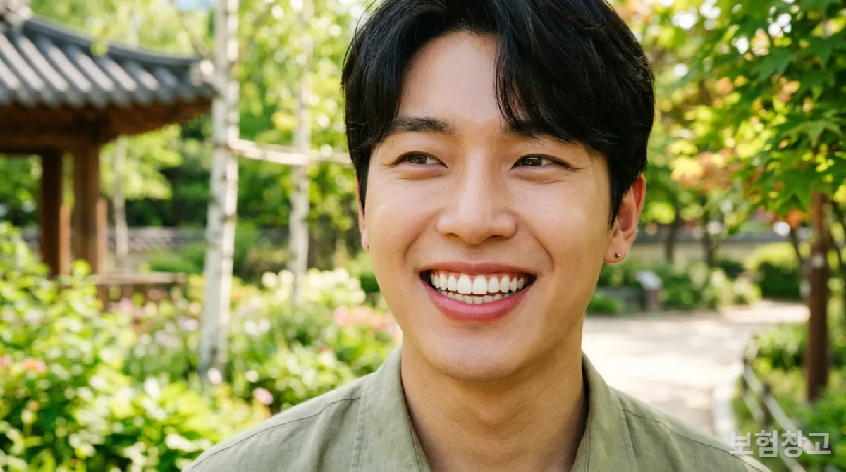 건강하고 환한 미소를 짓는 젊은 한국인의 치아 근접 사진