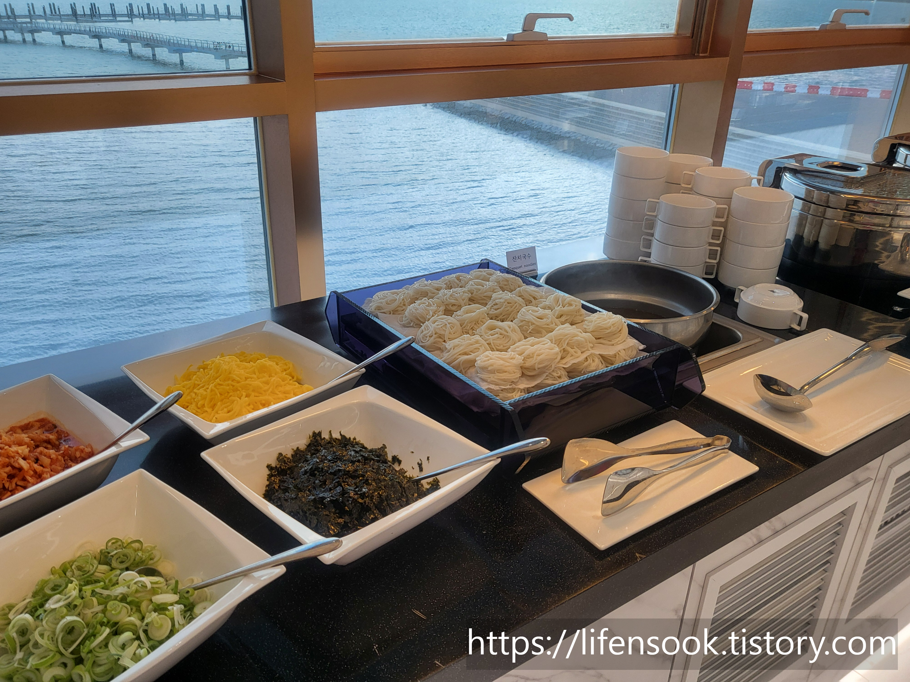 웨이브엠 호텔 웨스트 디너 뷔페 음식 8