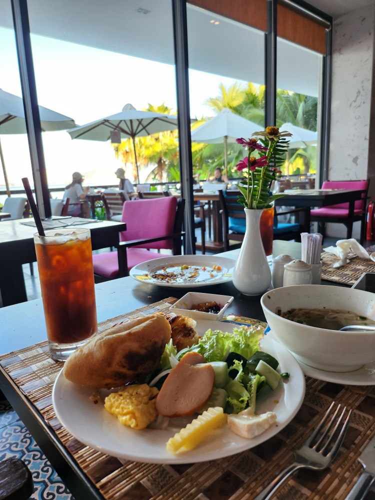 아이스 아메리카노와 조식