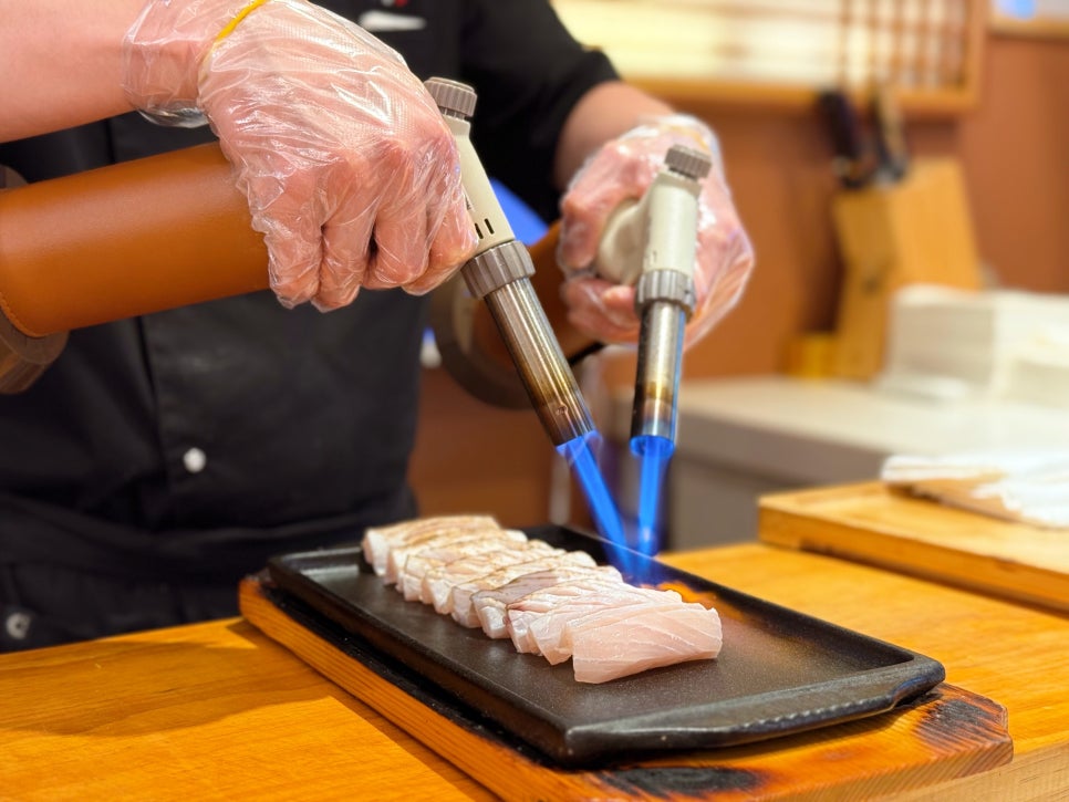 오마카세 오사이초밥 (황새치 아부리 스시)