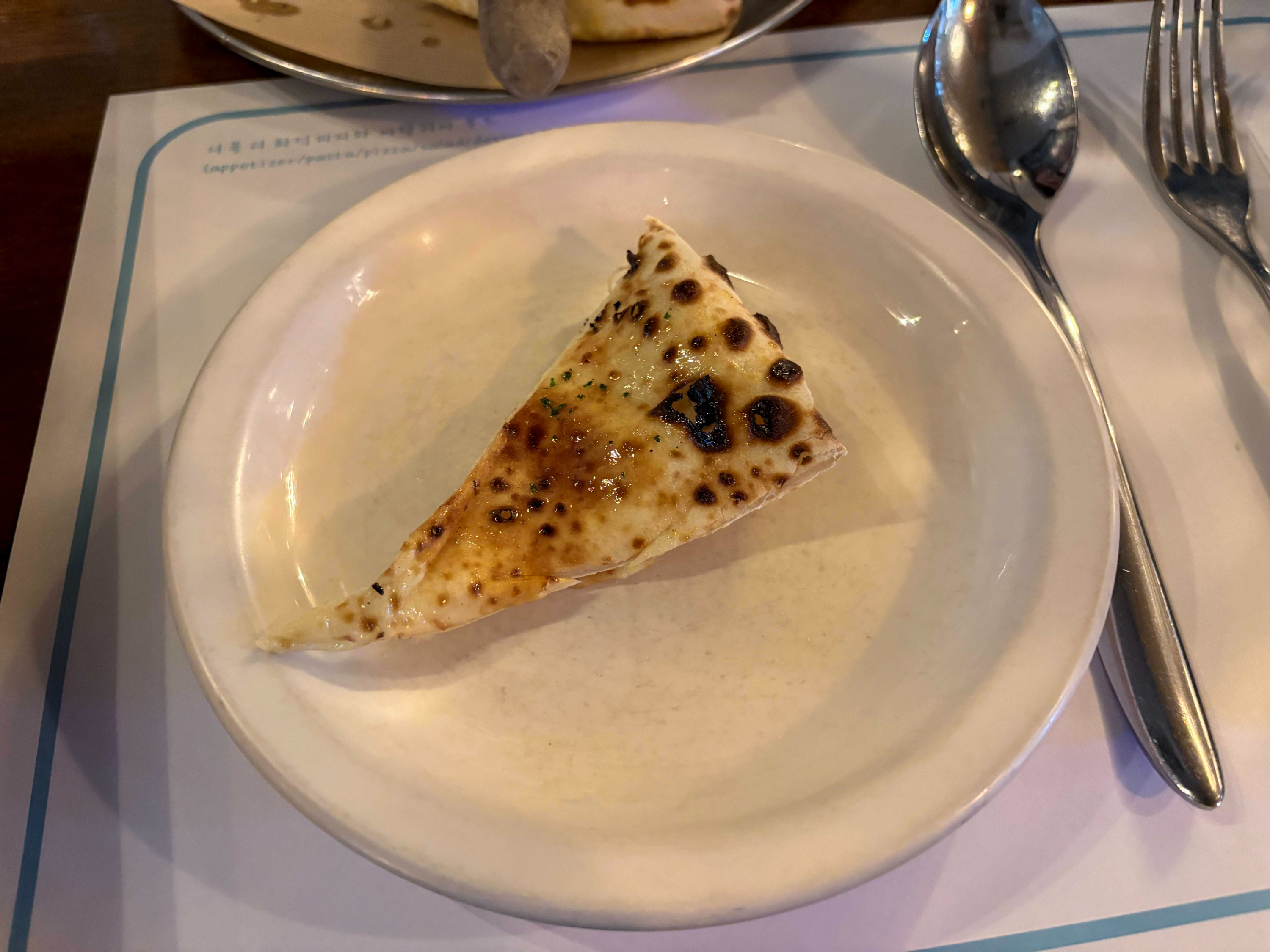 쫀득하고 달달한 맛의 허니버터 식전빵