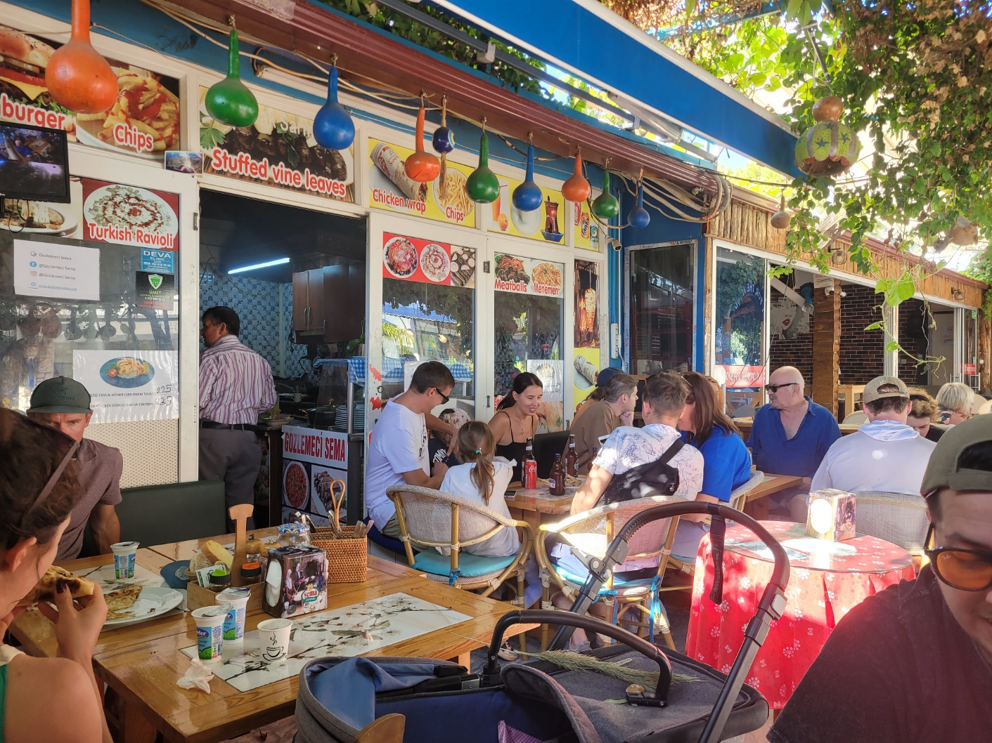 괴즐레메 맛집 내부
