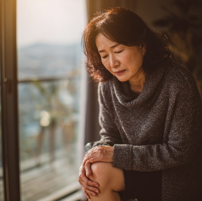 무릎 관절 이상느끼는 여자