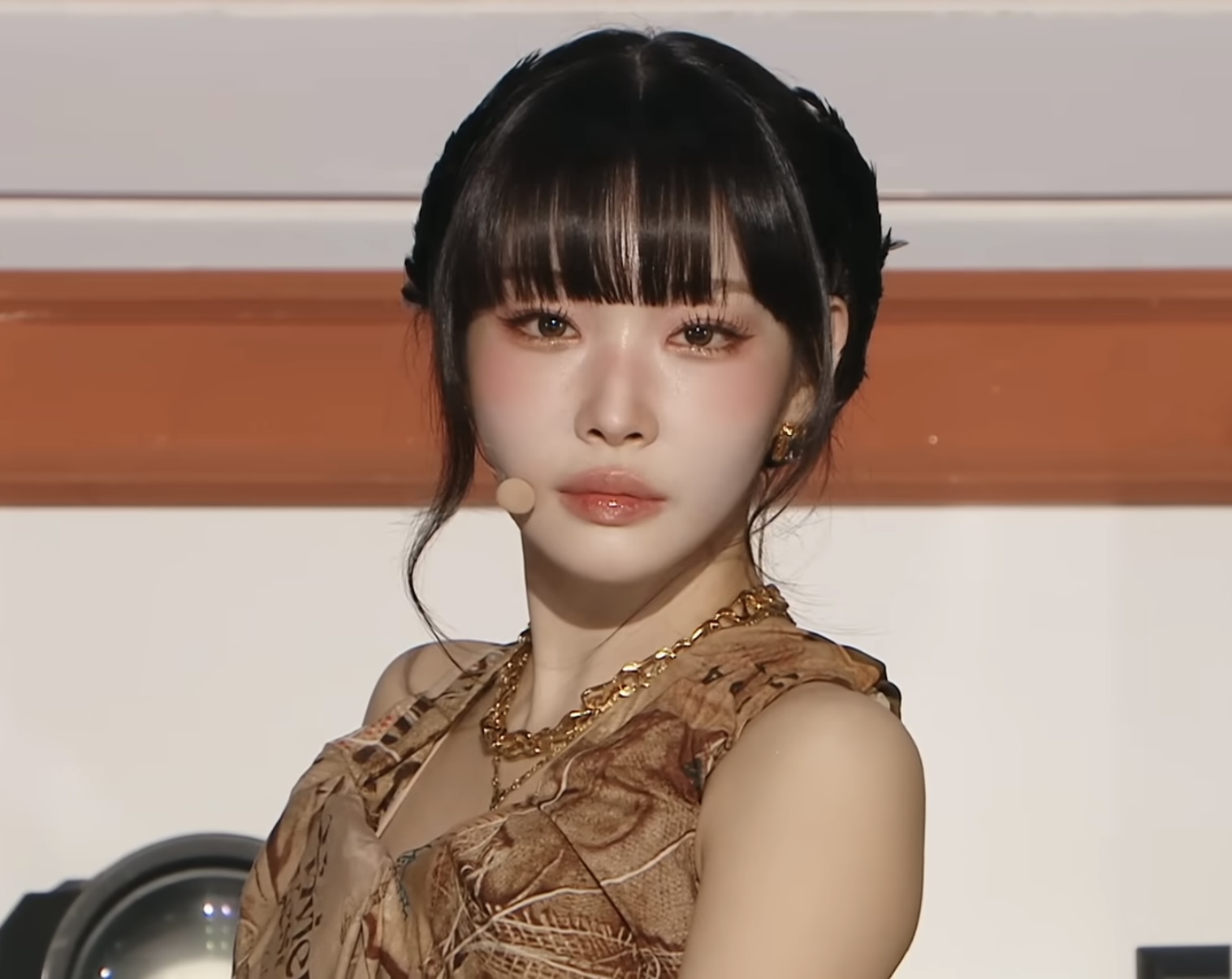 청하 &quot;STRESS&quot; 국내 음악 방송 중 한 장면