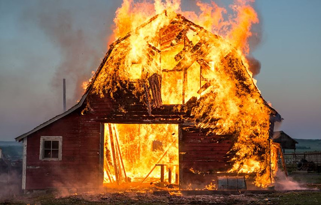 집에 불이나는 사진 출처: unsplash 제공