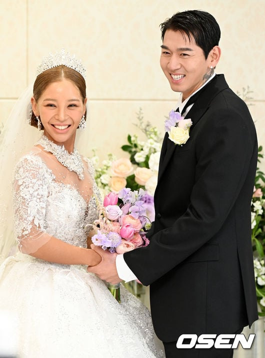 2021년 이대은과 트루디의 결혼식 장면