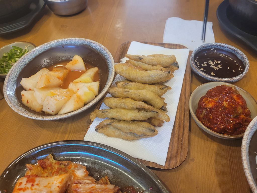 바삭하게 튀겨진 추어튀김