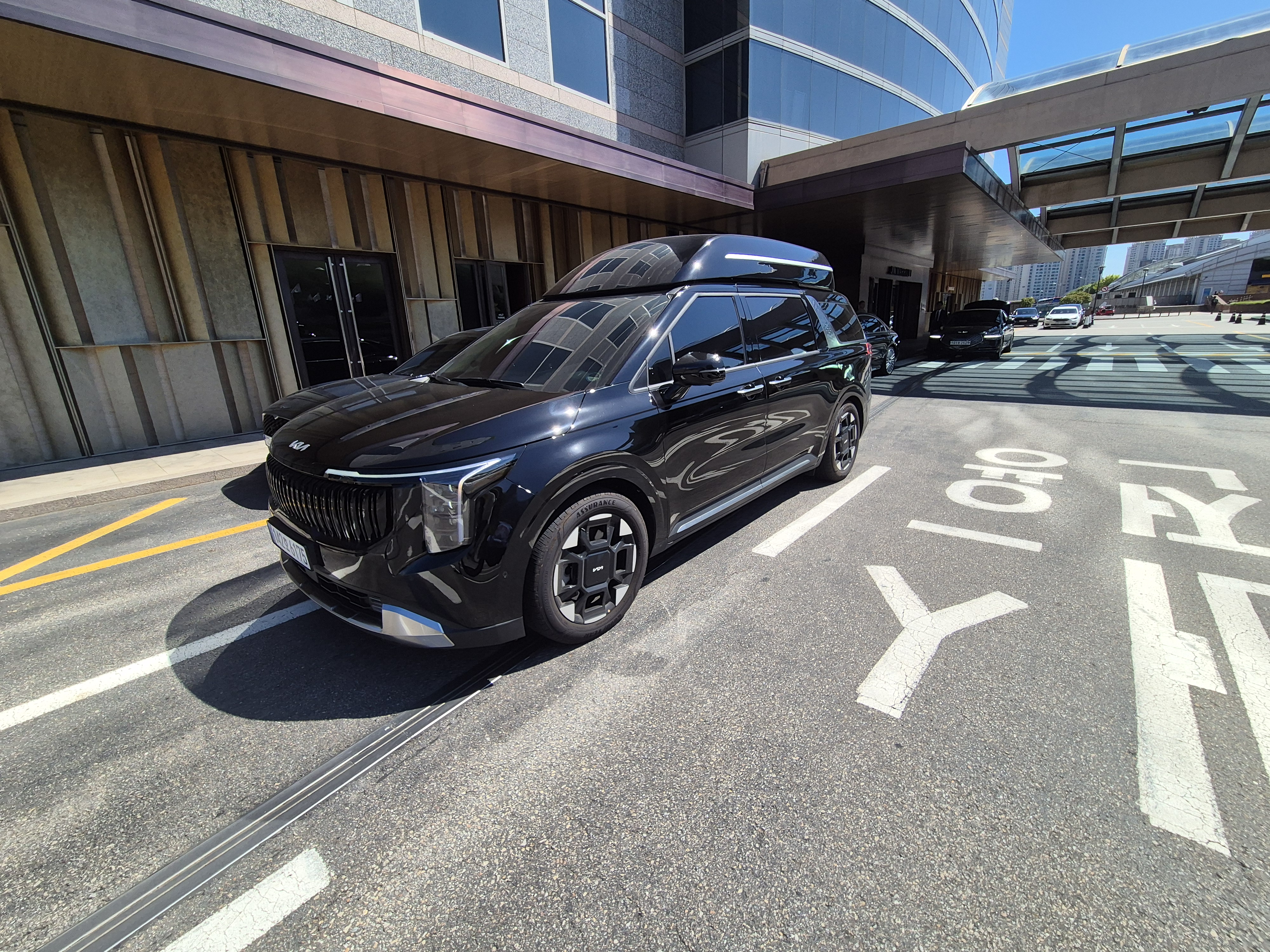 Private chauffeur vehicle airport transfer Seoul