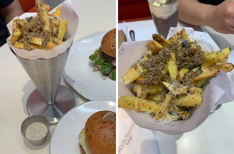 트러플 가루, 파마산 치즈가루가 올라간 감자튀김