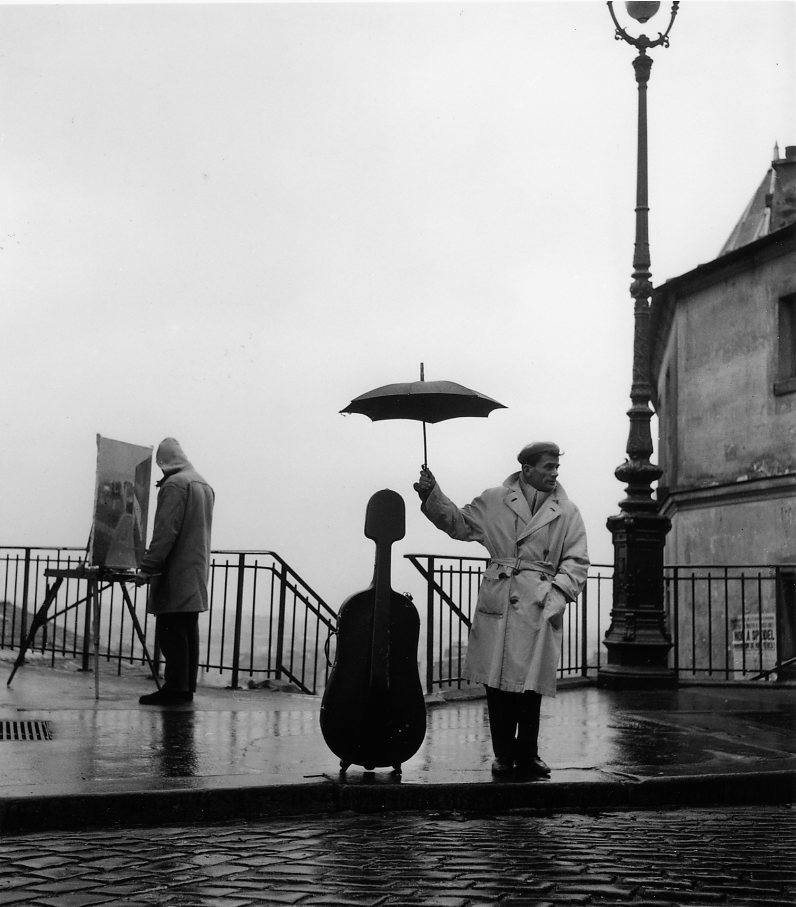 Le violoncelle sous la pluie by Robert Doisneau