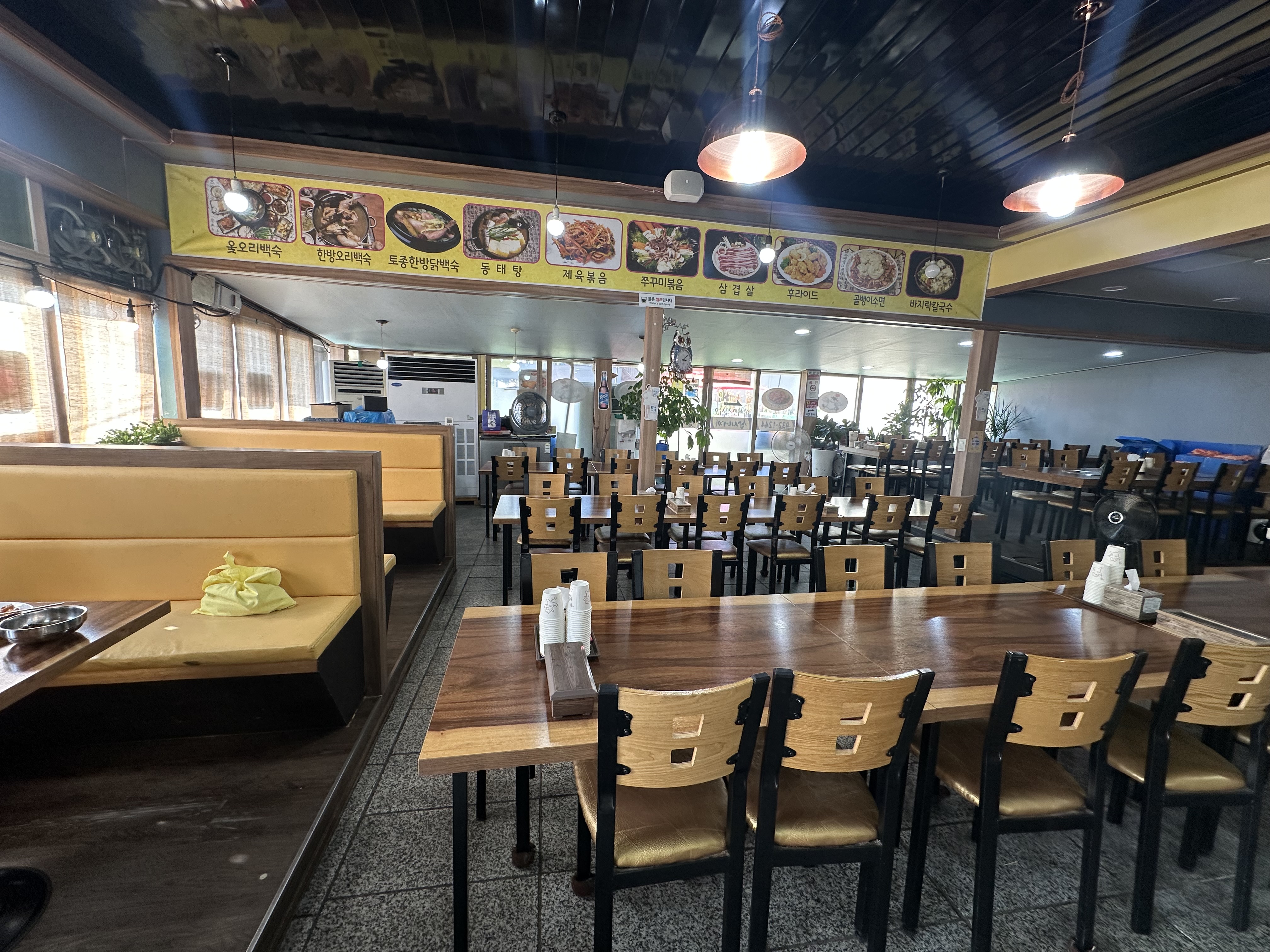 충남 보령, 대천, 무창포 여행 후기3(국내 가족 여행지 추천, 무창포 비체팰리스, 또다시 갯벌체험, 대천 맛집 부페, 점심 밥집 뷔페, 진짜 예쁜 카페 아르나, 분위기 좋은 카페 아르나, 한밤중 닭벼슬섬 산책, 대천항 수산시장 재방문, 찰광어회, 오징어회, 우성수산, 수연호수산, 무창포 비체펠리스, 오션뷰, 밥 해먹을 수 있는 숙소, 무창포 펜션)