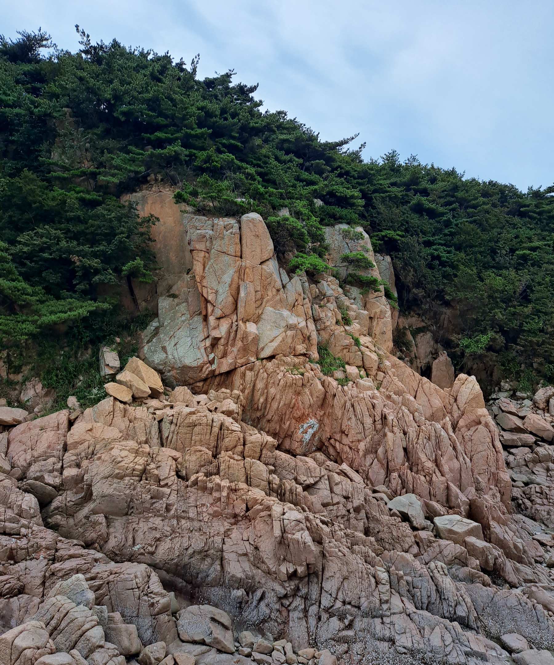 탐방로 기이한 바위