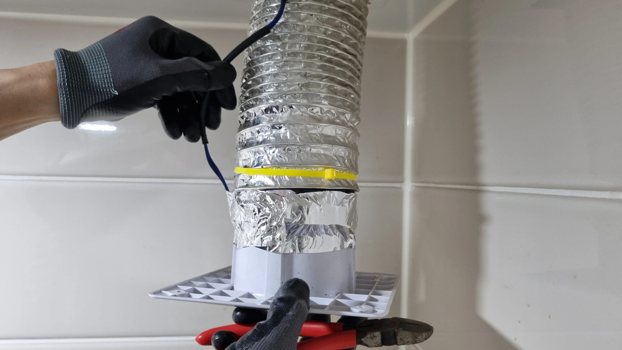 환풍기 배관 연결 모습