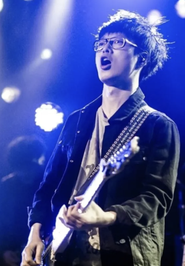 하현우 프로필 사진 복면가왕 음악대장으로 유명한 무대 모습