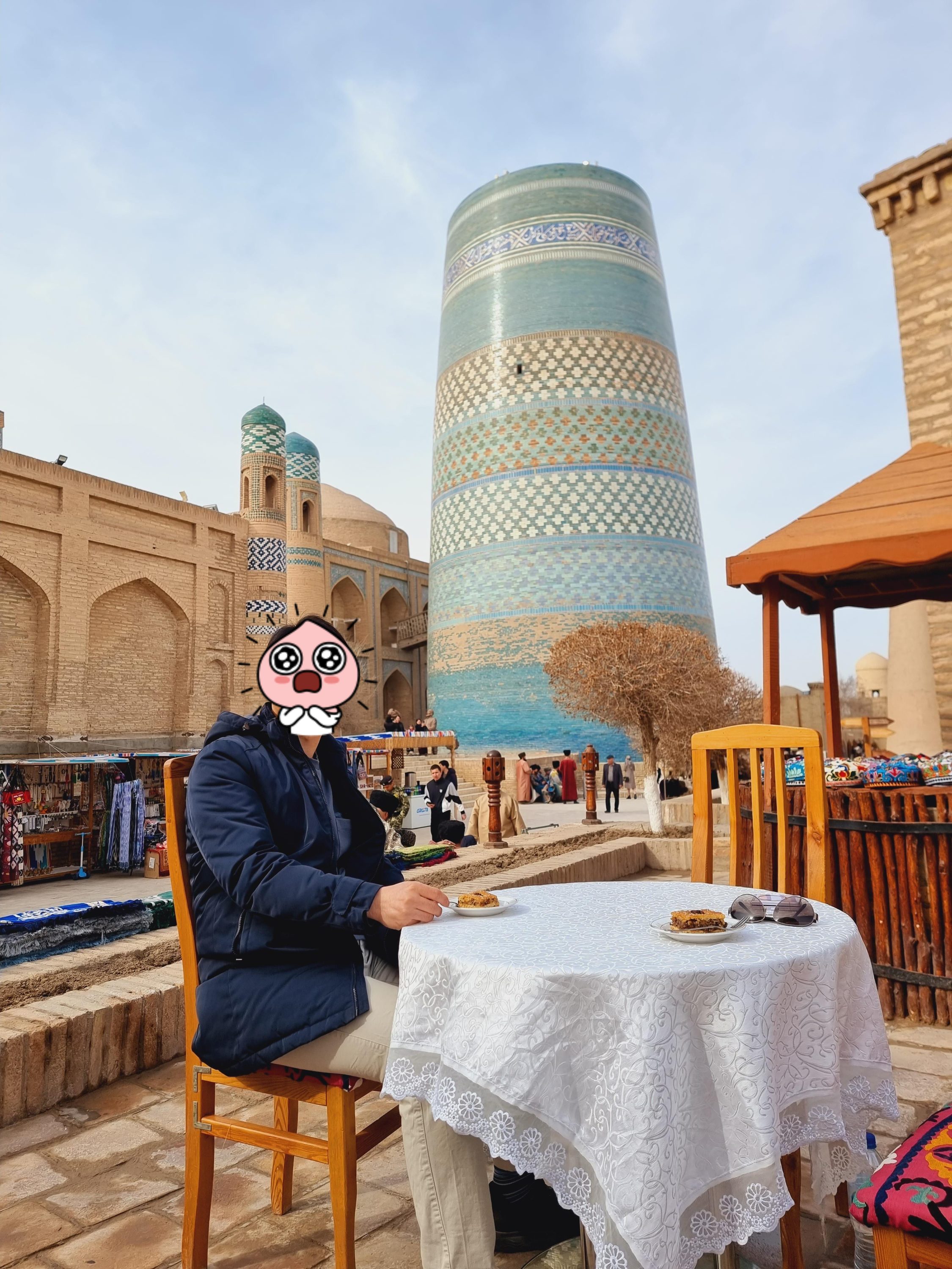 카페 외부 티테이블