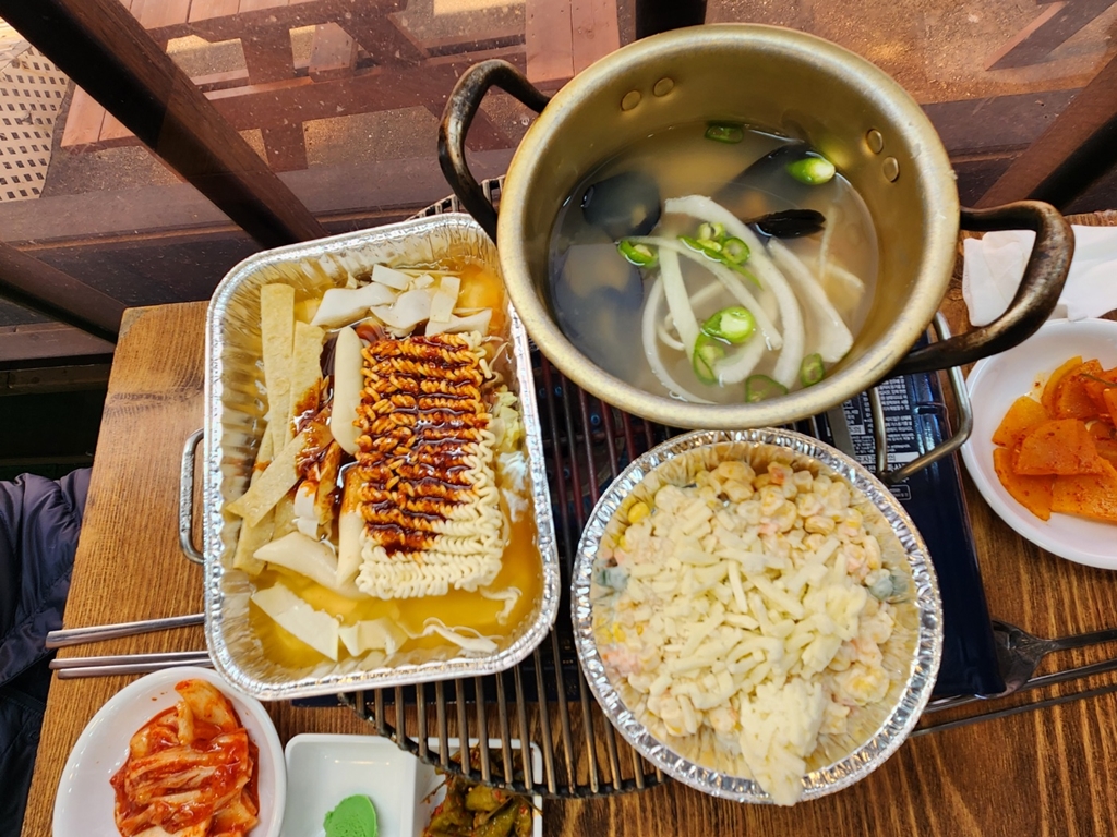 양지-치즈조개구이-기본반찬