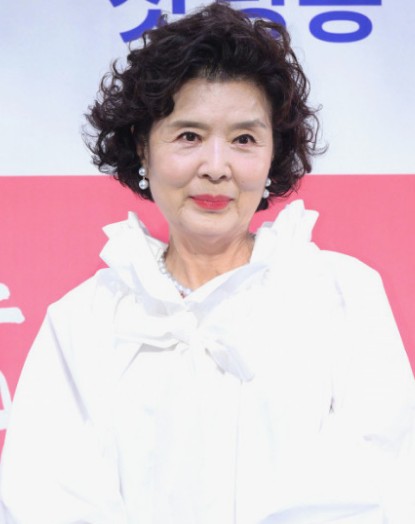 배우 윤미라 불륜스캔들로 헐리우드진출