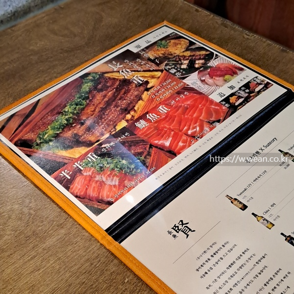 음식 메뉴판이에요.
