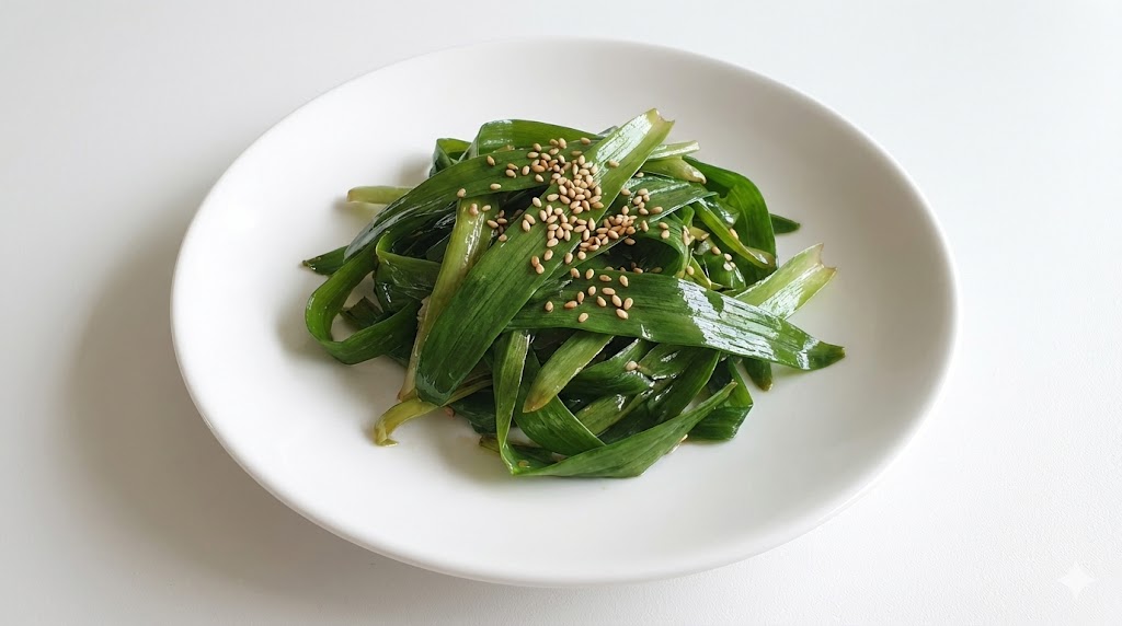 들기름의 불포화지방산이 원추리 속 베타카로틴과 비타민의 체내 흡수율을 7배 이상 높여 신경 안정과 불면증 완화 효능을 극대화하는 조리법