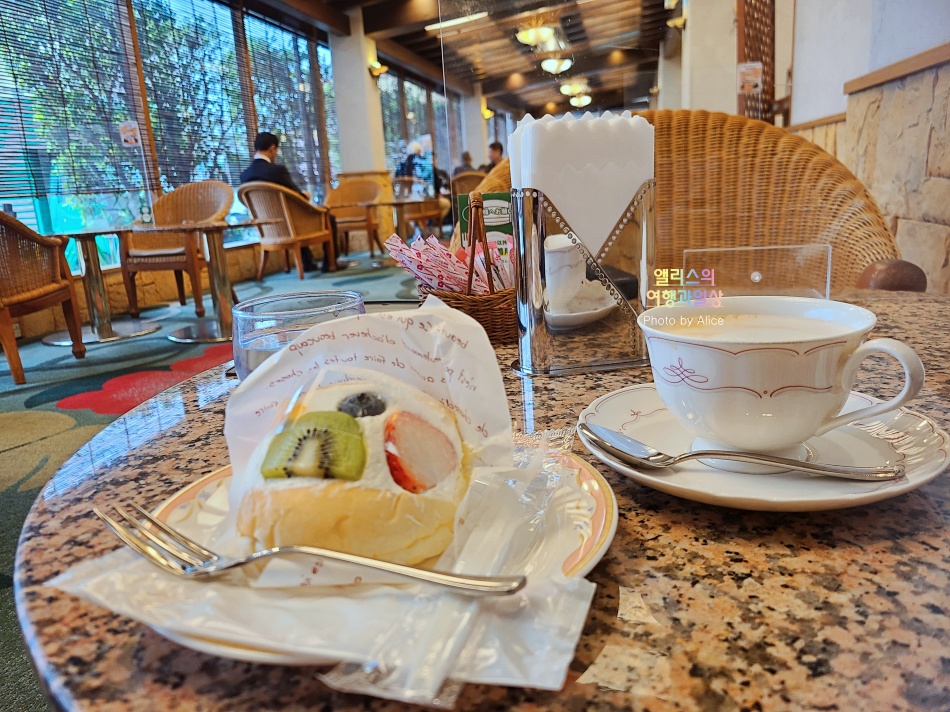 오키나와 퍼시픽 오션 카페에서 마리토쪼와 카페라테 한잔 @ 퍼시픽 호텔 오키나와