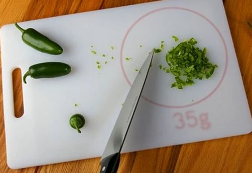 플라스틱 도마의 위험성과 건강한 대안 : 미세 플라스틱 섭취의 우려